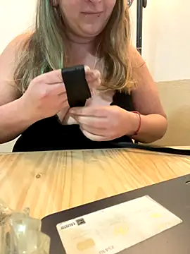 Snapshot of Popinasq chatting on October 3, 2025, 9:05 pm Popinasq online show from October 3, 2025, 9:05 pm