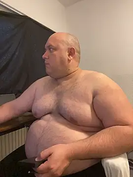 Snapshot of BigromeoXX chatting on April 2, 2026, 4:57 pm BigromeoXX online show from April 2, 2026, 4:57 pm