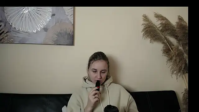  Nicole new online show from November 13, 2025, 12:53 pm