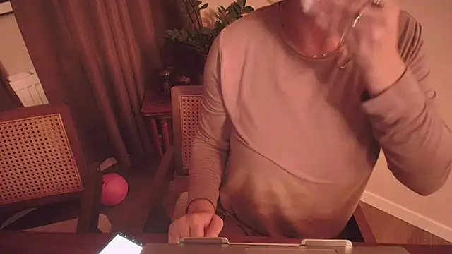 Snapshot of Nina24 chatting on October 13, 2025, 7:15 pm Nina24 online show from October 13, 2025, 7:15 pm