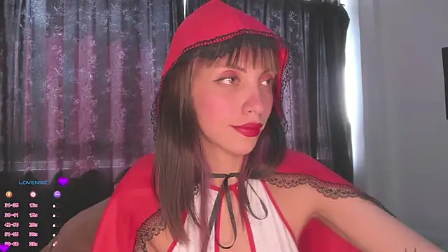 Snapshot of MiaGoth_ chatting on October 2, 2025, 7:28 pm MiaGoth online show from October 2, 2025, 7:28 pm