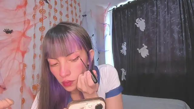 Snapshot of MiaGoth_ chatting on November 2, 2025, 6:13 pm MiaGoth online show from November 2, 2025, 6:13 pm