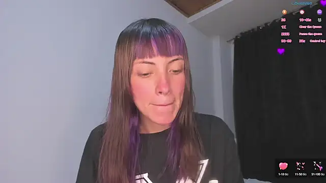 Snapshot of MiaGoth_ chatting on October 13, 2025, 11:05 pm MiaGoth online show from October 13, 2025, 11:05 pm