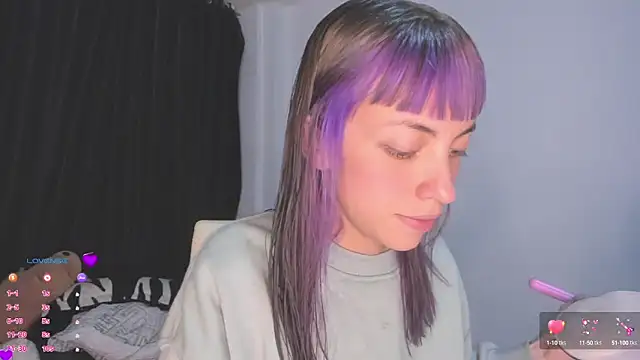 Snapshot of MiaGoth_ chatting on September 12, 2025, 12:33 am MiaGoth online show from September 12, 2025, 12:33 am