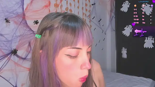 Snapshot of MiaGoth_ chatting on October 25, 2025, 1:27 am MiaGoth online show from October 25, 2025, 1:27 am