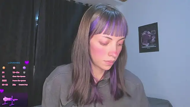 Snapshot of MiaGoth_ chatting on October 9, 2025, 4:57 am MiaGoth online show from October 9, 2025, 4:57 am