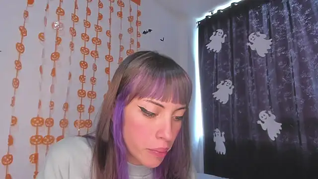 Snapshot of MiaGoth_ chatting on October 19, 2025, 2:42 pm MiaGoth online show from October 19, 2025, 2:42 pm