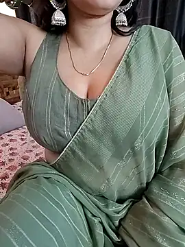 Snapshot of kaamuk_shweta chatting on April 18, 2026, 6:27 am kaamuk shweta online show from April 18, 2026, 6:27 am
