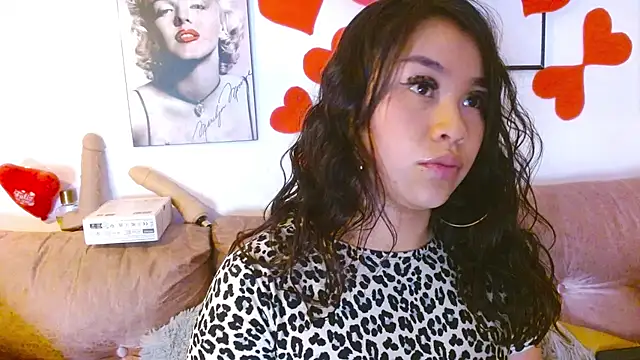 Snapshot of hinataleecs chatting on February 28, 2025, 8:31 am hinataleecs online show from February 28, 2025, 8:31 am