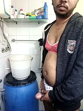 Snapshot of Mmm992170 chatting on January 7, 2026, 5:45 am Mmm992170 online show from January 7, 2026, 5:45 am