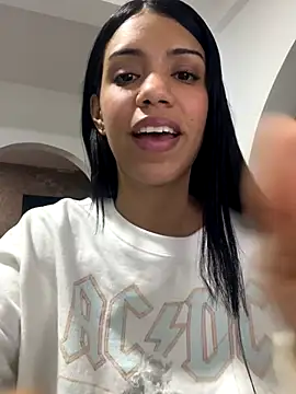 Snapshot of -Naomyy- chatting on November 29, 2025, 1:39 am -Naomyy- online show from November 29, 2025, 1:39 am