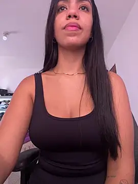 -Naomyy- online show from January 14, 2026, 4:43 pm