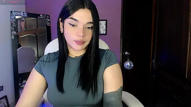 Snapshot of Veronica_111 chatting on February 24, 2025, 4:49 am Veronica 111 online show from February 24, 2025, 4:49 am