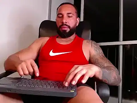 Snapshot of roman_muscle chatting on February 21, 2025, 3:56 am roman muscle online show from February 21, 2025, 3:56 am