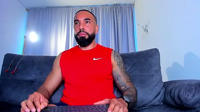 Snapshot of roman_muscle chatting on February 22, 2026, 10:44 pm roman muscle online show from February 22, 2026, 10:44 pm