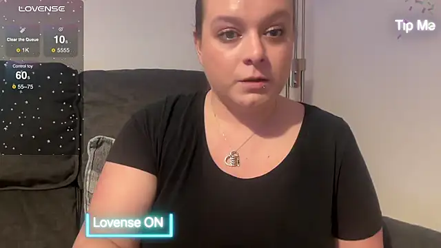 Snapshot of NaughtyWifeUK chatting on December 30, 2024, 10:34 pm NaughtyWifeUK online show from December 30, 2024, 10:34 pm