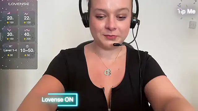 Snapshot of NaughtyWifeUK chatting on December 2, 2024, 12:24 pm NaughtyWifeUK online show from December 2, 2024, 12:24 pm