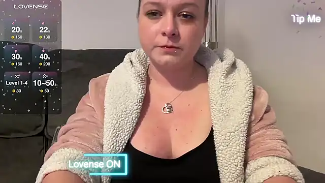 Snapshot of NaughtyWifeUK chatting on January 11, 2025, 1:06 am NaughtyWifeUK online show from January 11, 2025, 1:06 am