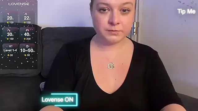 Snapshot of NaughtyWifeUK chatting on December 21, 2024, 11:45 pm NaughtyWifeUK online show from December 21, 2024, 11:45 pm