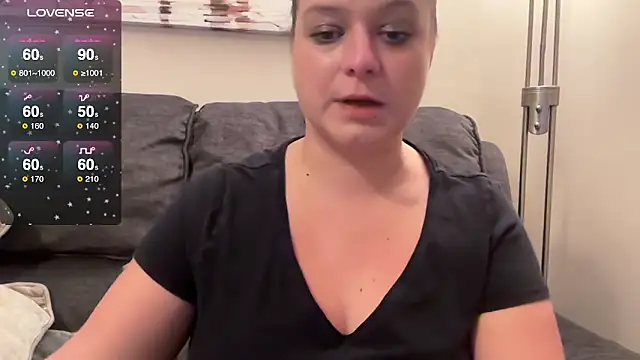 Snapshot of NaughtyWifeUK chatting on October 11, 2025, 12:22 am NaughtyWifeUK online show from October 11, 2025, 12:22 am