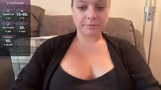 Snapshot of NaughtyWifeUK chatting on October 10, 2025, 10:05 am NaughtyWifeUK online show from October 10, 2025, 10:05 am