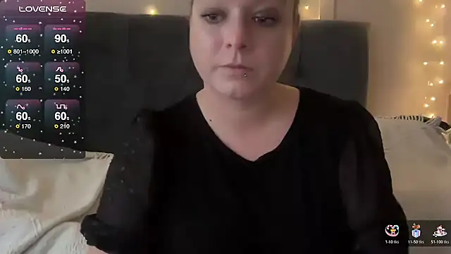 Snapshot of NaughtyWifeUK chatting on October 13, 2025, 4:19 pm NaughtyWifeUK online show from October 13, 2025, 4:19 pm