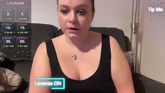 Snapshot of NaughtyWifeUK chatting on December 7, 2024, 1:19 am NaughtyWifeUK online show from December 7, 2024, 1:19 am