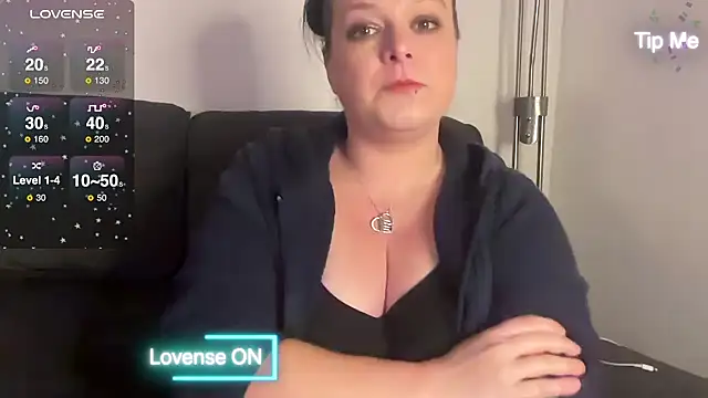 Snapshot of NaughtyWifeUK chatting on December 13, 2024, 10:02 pm NaughtyWifeUK online show from December 13, 2024, 10:02 pm