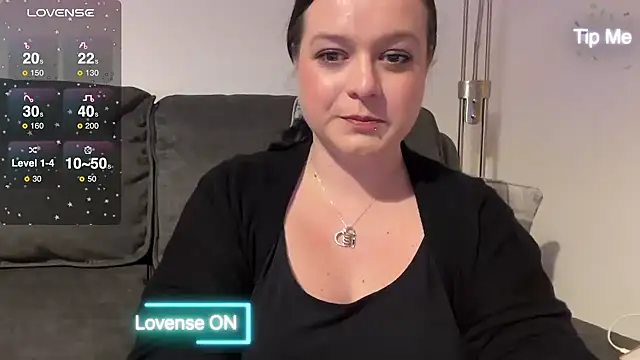 Snapshot of NaughtyWifeUK chatting on December 6, 2024, 10:13 pm NaughtyWifeUK online show from December 6, 2024, 10:13 pm