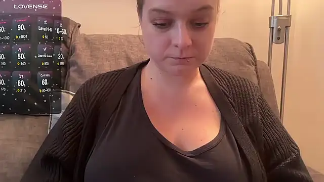 Snapshot of NaughtyWifeUK chatting on December 5, 2025, 2:48 pm NaughtyWifeUK online show from December 5, 2025, 2:48 pm