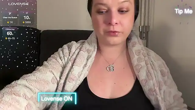 Snapshot of NaughtyWifeUK chatting on February 11, 2025, 1:20 am NaughtyWifeUK online show from February 11, 2025, 1:20 am