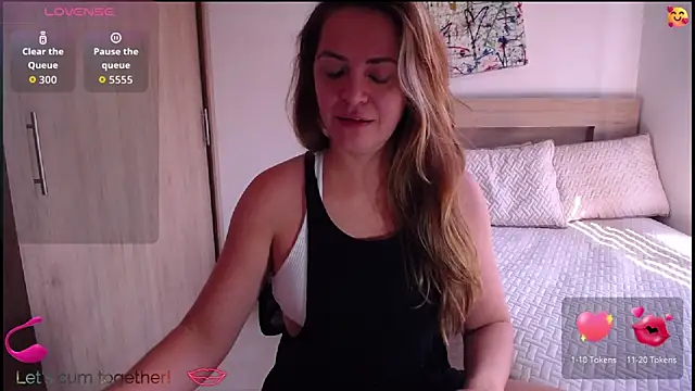 Snapshot of ParisW chatting on December 18, 2025, 4:55 pm ParisW online show from December 18, 2025, 4:55 pm