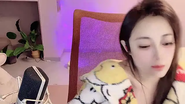 Daisy-77 online show from December 4, 2025, 6:18 pm