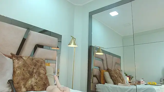 Snapshot of cintia_hills chatting on November 15, 2025, 3:54 am cintia hills online show from November 15, 2025, 3:54 am