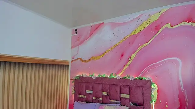 Daisy  rose online show from April 11, 2026, 3:03 am