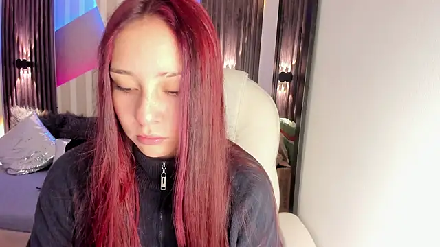 Snapshot of emily_layton chatting on November 17, 2025, 2:32 pm emily layton online show from November 17, 2025, 2:32 pm