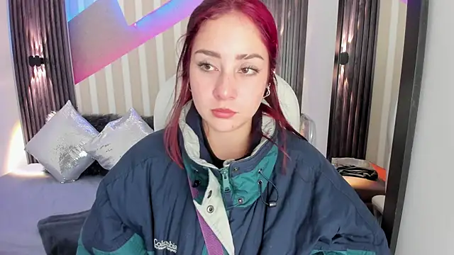 Snapshot of emily_layton chatting on November 11, 2025, 2:45 pm emily layton online show from November 11, 2025, 2:45 pm