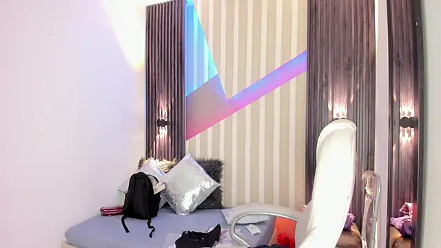 Snapshot of emily_layton chatting on November 20, 2025, 2:29 pm emily layton online show from November 20, 2025, 2:29 pm