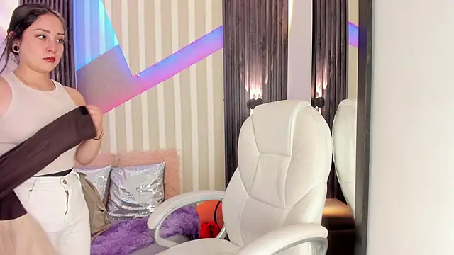 Snapshot of emily_layton chatting on October 25, 2025, 3:45 pm emily layton online show from October 25, 2025, 3:45 pm