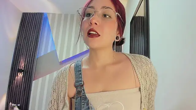 Snapshot of emily_layton chatting on December 13, 2025, 8:04 pm emily layton online show from December 13, 2025, 8:04 pm