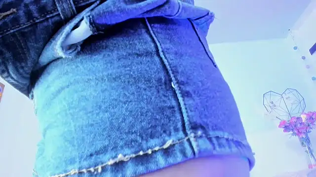 Snapshot of angelas_sex chatting on December 3, 2024, 11:18 pm angelas sex online show from December 3, 2024, 11:18 pm