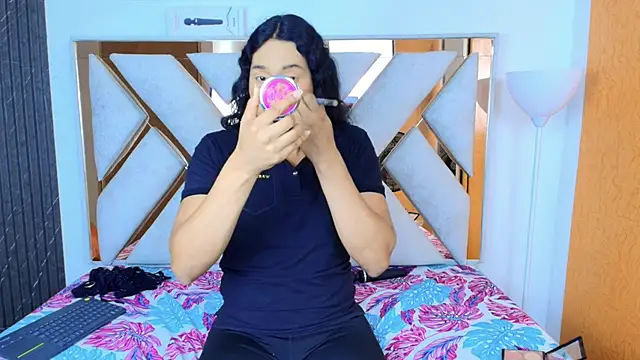 Snapshot of Alison_Chan_ chatting on October 23, 2025, 3:00 pm Alison Chan online show from October 23, 2025, 3:00 pm