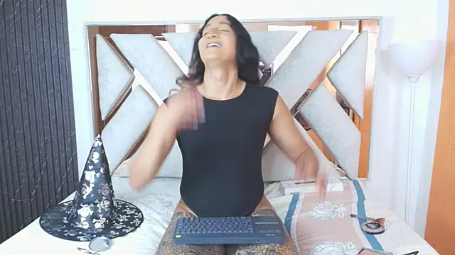 Snapshot of Alison_Chan_ chatting on October 31, 2025, 4:25 pm Alison Chan online show from October 31, 2025, 4:25 pm