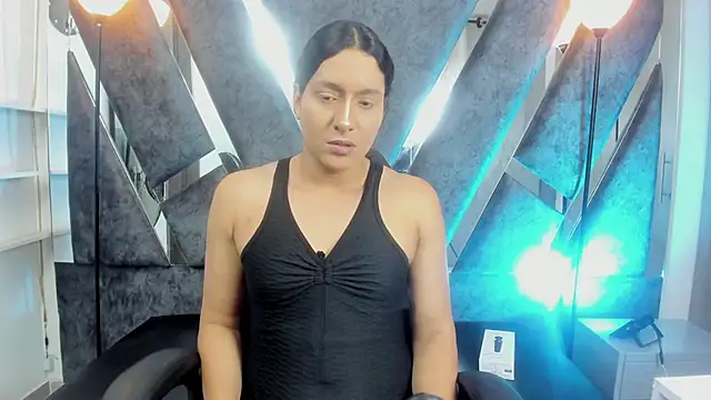 Snapshot of Alison_Chan_ chatting on October 6, 2025, 3:35 pm Alison Chan online show from October 6, 2025, 3:35 pm