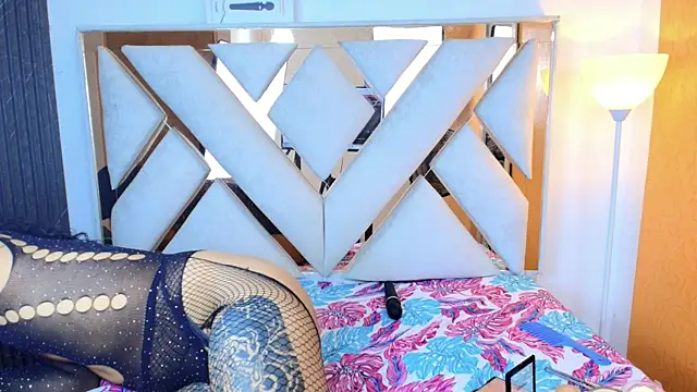 Snapshot of Alison_Chan_ chatting on October 21, 2025, 2:38 pm Alison Chan online show from October 21, 2025, 2:38 pm