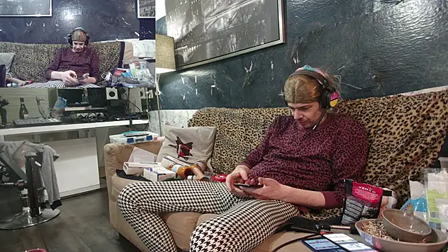 Snapshot of Doggyray44 chatting on February 18, 2025, 11:30 pm Doggyray44 online show from February 18, 2025, 11:30 pm