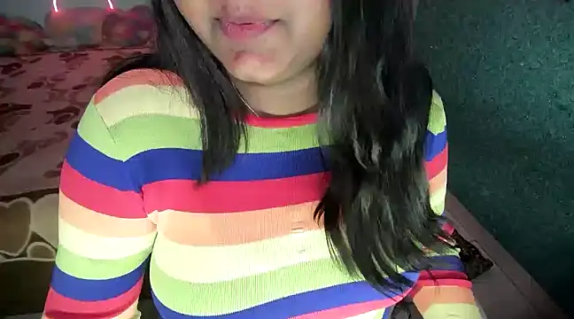 Snapshot of expression_queen chatting on February 19, 2025, 12:14 am expression queen online show from February 19, 2025, 12:14 am