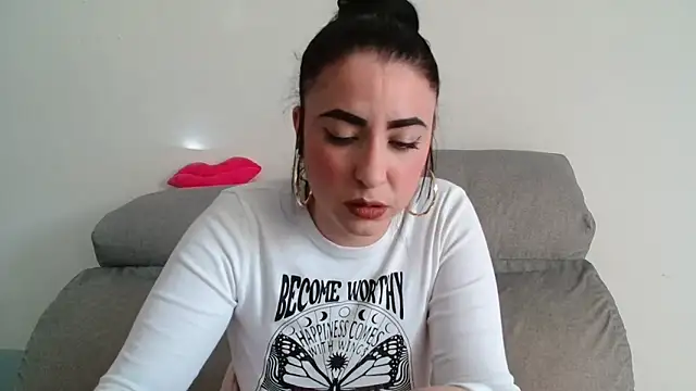 leilacam25 online show from February 6, 2026, 3:30 pm