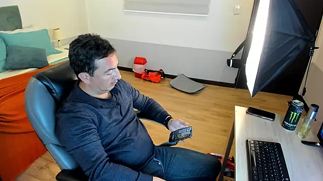 Snapshot of Sam_and_molly_ chatting on February 13, 2025, 7:31 pm Sam and molly online show from February 13, 2025, 7:31 pm