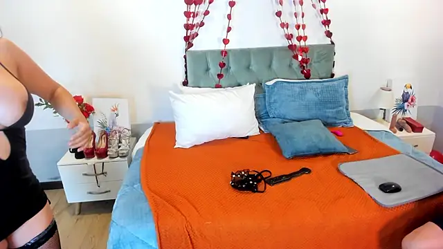 Snapshot of Sam_and_molly_ chatting on February 15, 2025, 10:42 pm Sam and molly online show from February 15, 2025, 10:42 pm